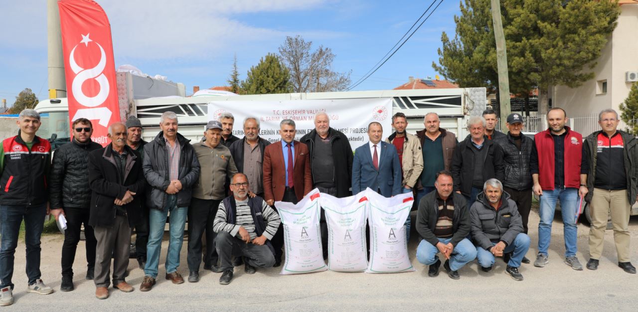 Çiftçilere kuraklığa dayanıklı, yerli Azkan nohut tohumu desteği verildi