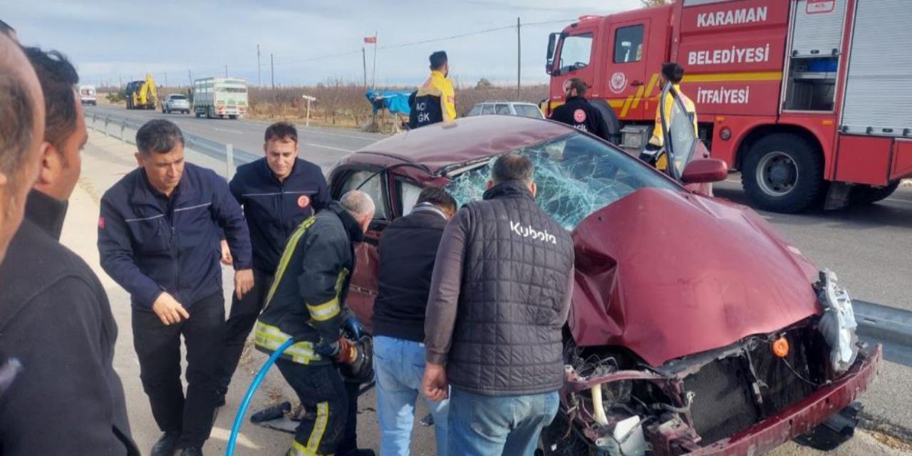 Karaman’da araç bariyerlere çarptı, 4 kişi yaralandı