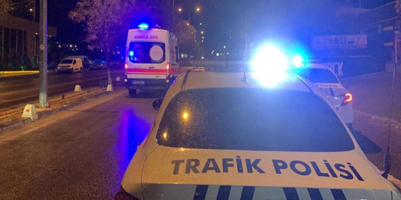 Karaman’da kontrolden çıkan araç ağaca çarptı, 1 kişi yaralandı