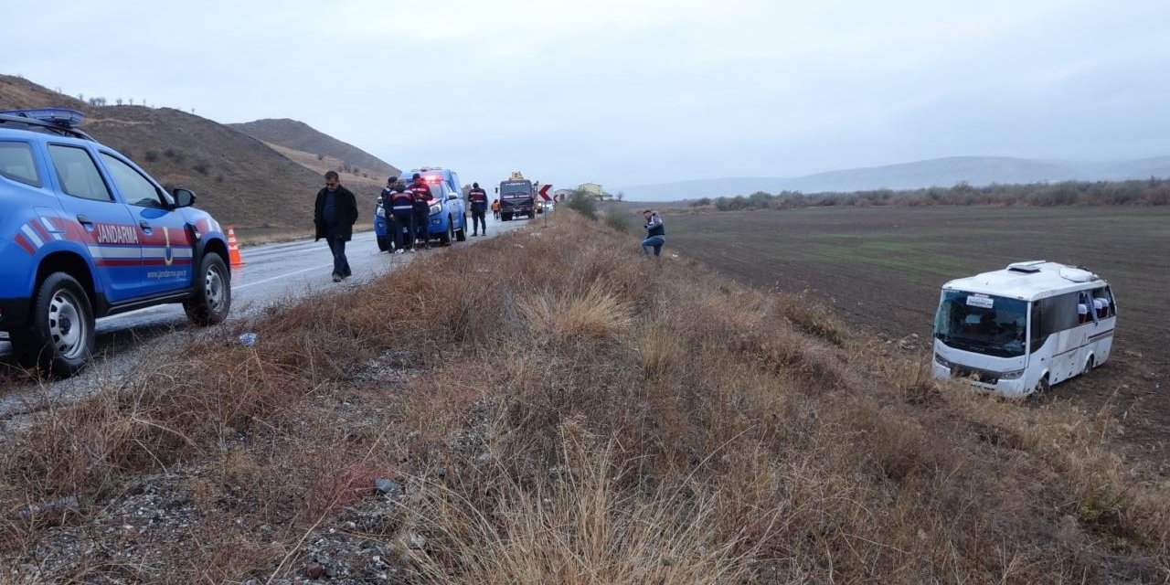 Çankırı’da midibüs şarampole devrildi, 29 yaralı