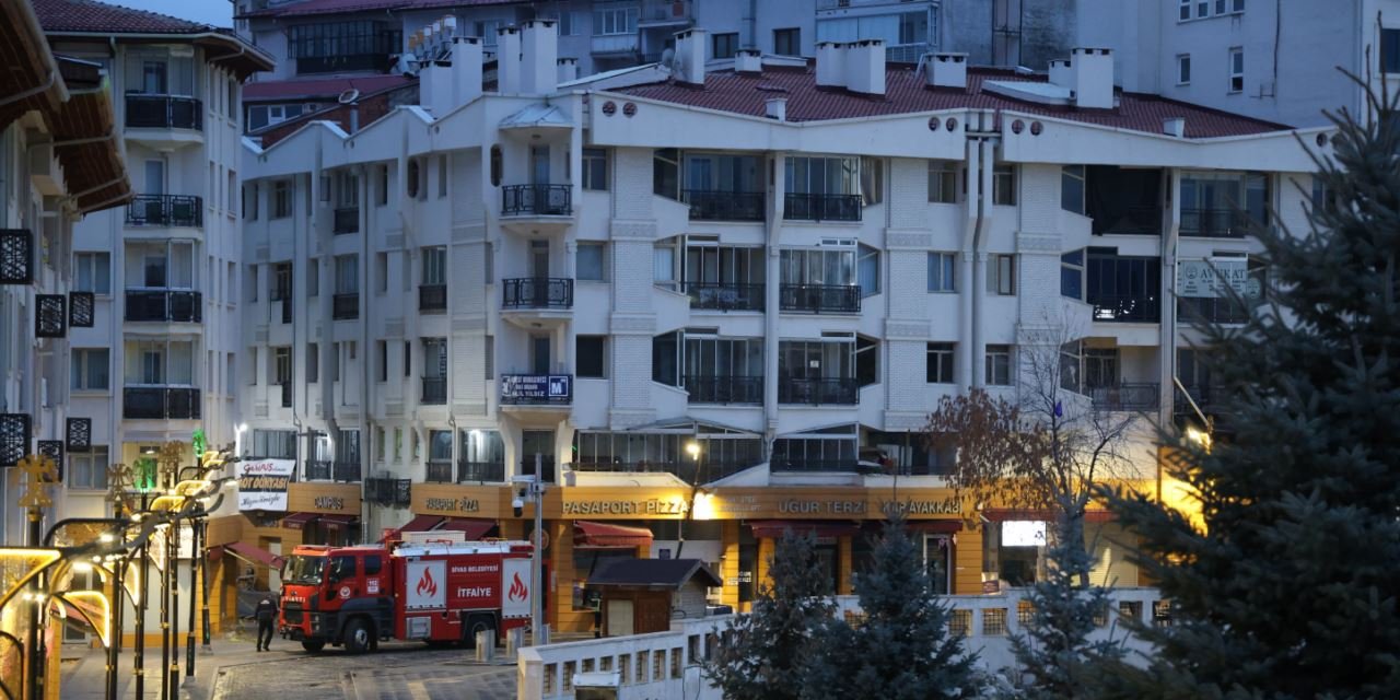 Dershane çatısında yangın: Öğretmen hayatını kaybetti