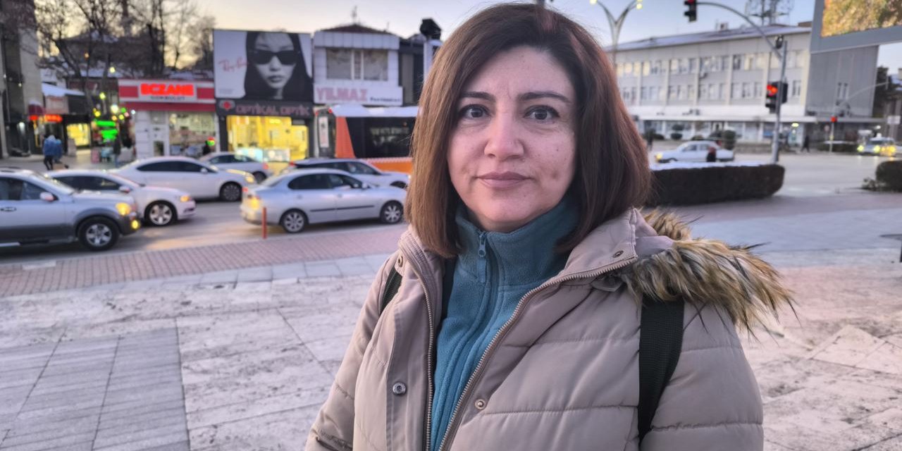 Belediye Başkanını eleştiren koro üyesine sürpriz ceza: Kovuldu!