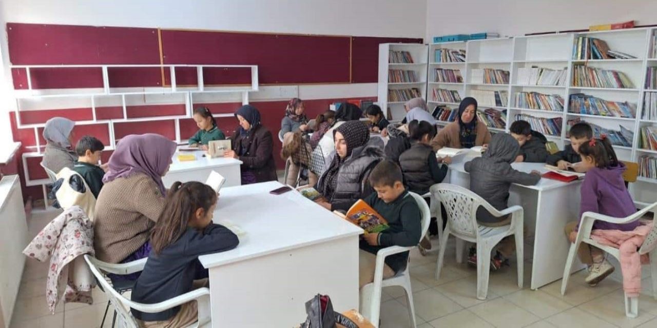 Akşehir'de aileler kitap sayfalarında buluştu