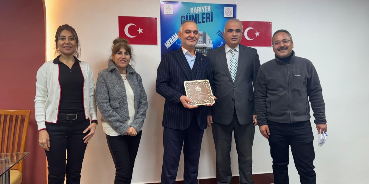 Kariyer günlerinde iş insanları öğrencilerle geleceğe yön veriyor