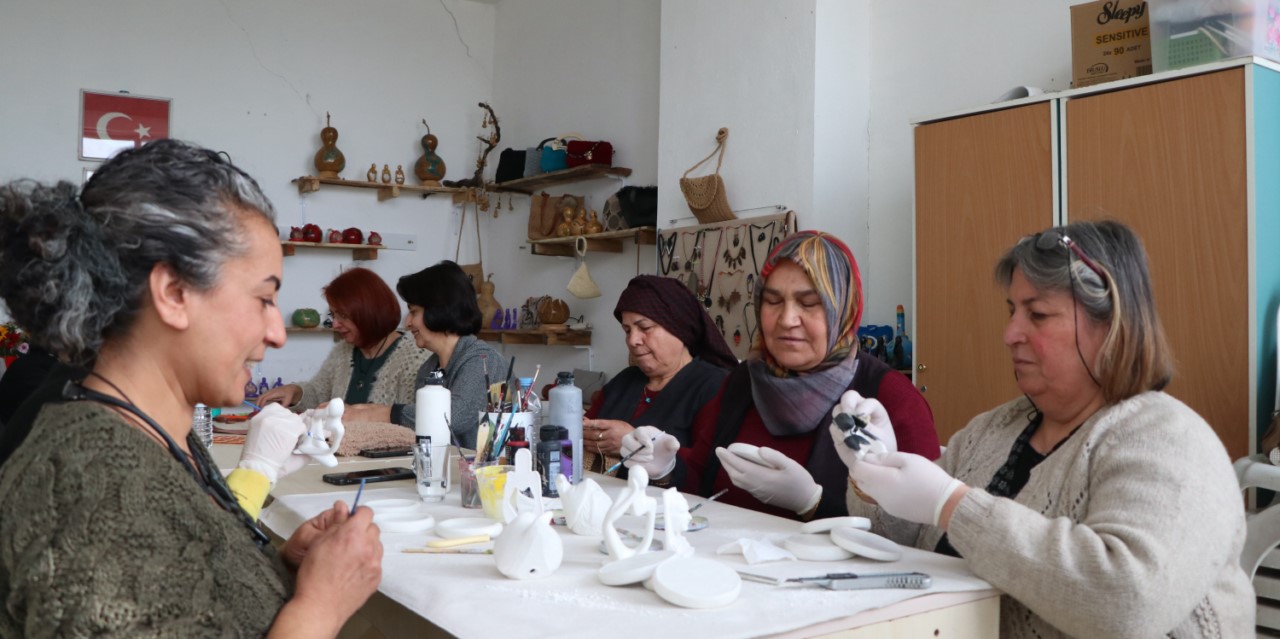 Kemerhisarlı kadınlar kooperatifle ev ekonomisine katkı sağlıyor