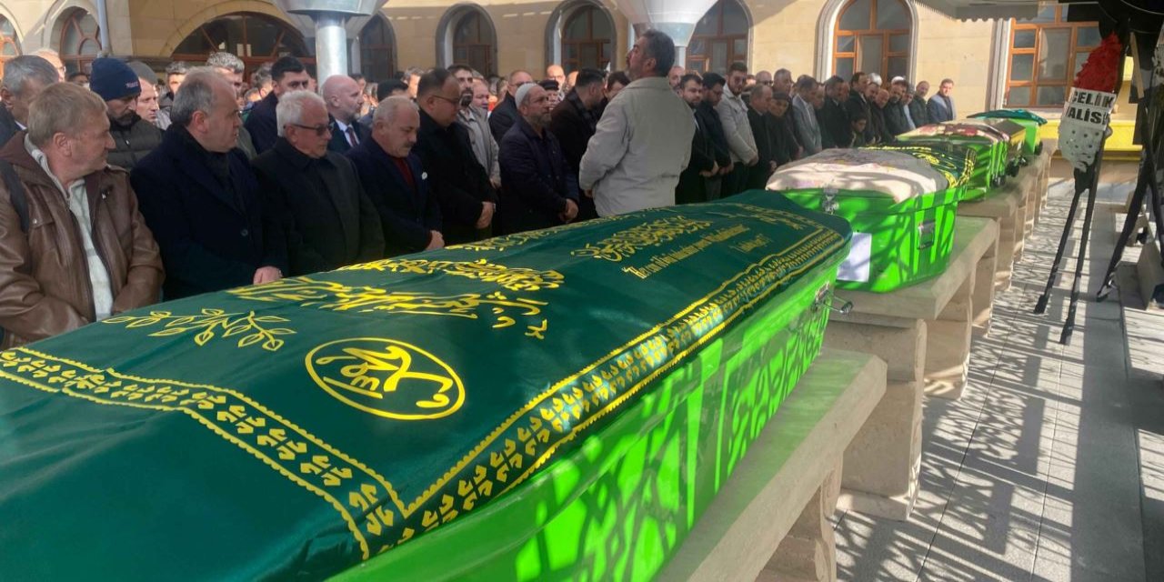 Feci kazada ölen 4 kişiye hüzünlü veda