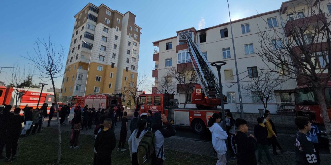 Ev yangını felakete dönüşmeden söndürüldü