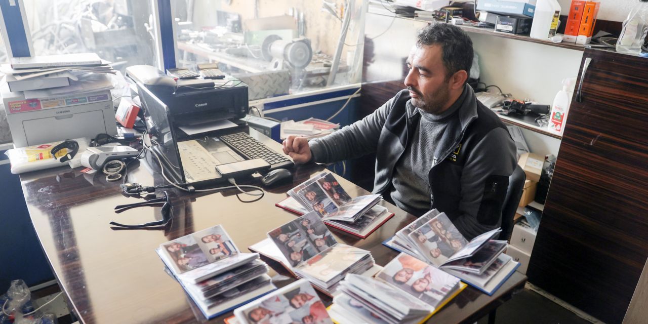 Recep Şimşek’in esnaf albümünde binlerce hatıra var