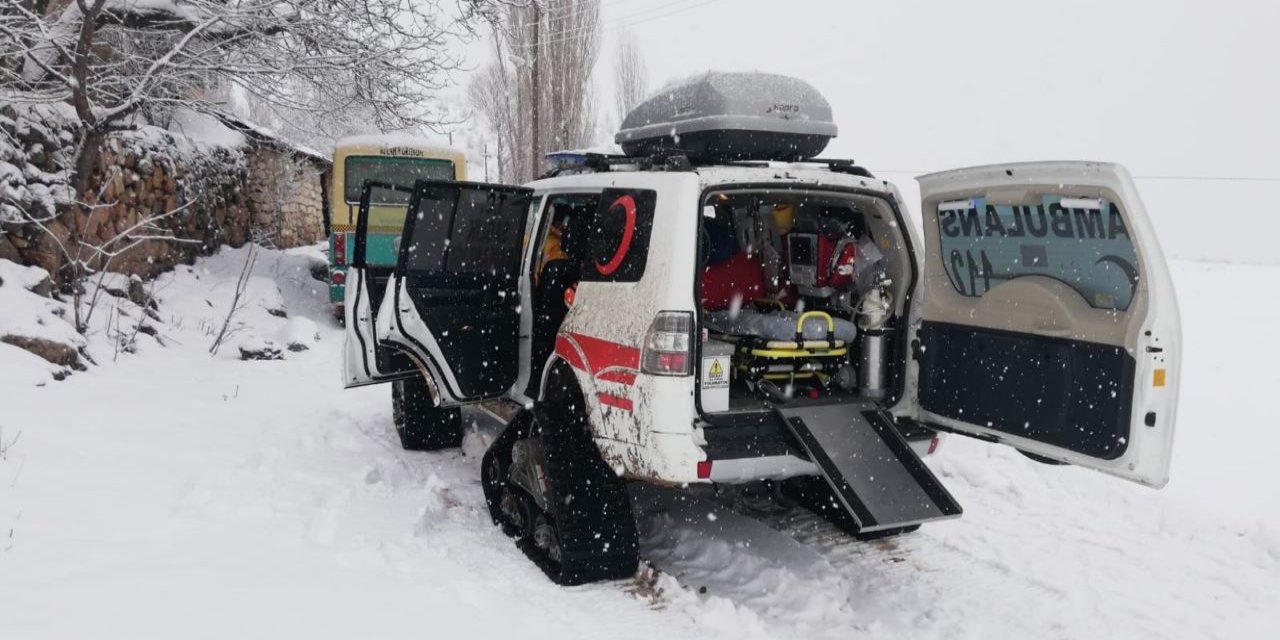 Kar Paletli Ambulans Kış Koşullarında Hayat Kurtarıyor