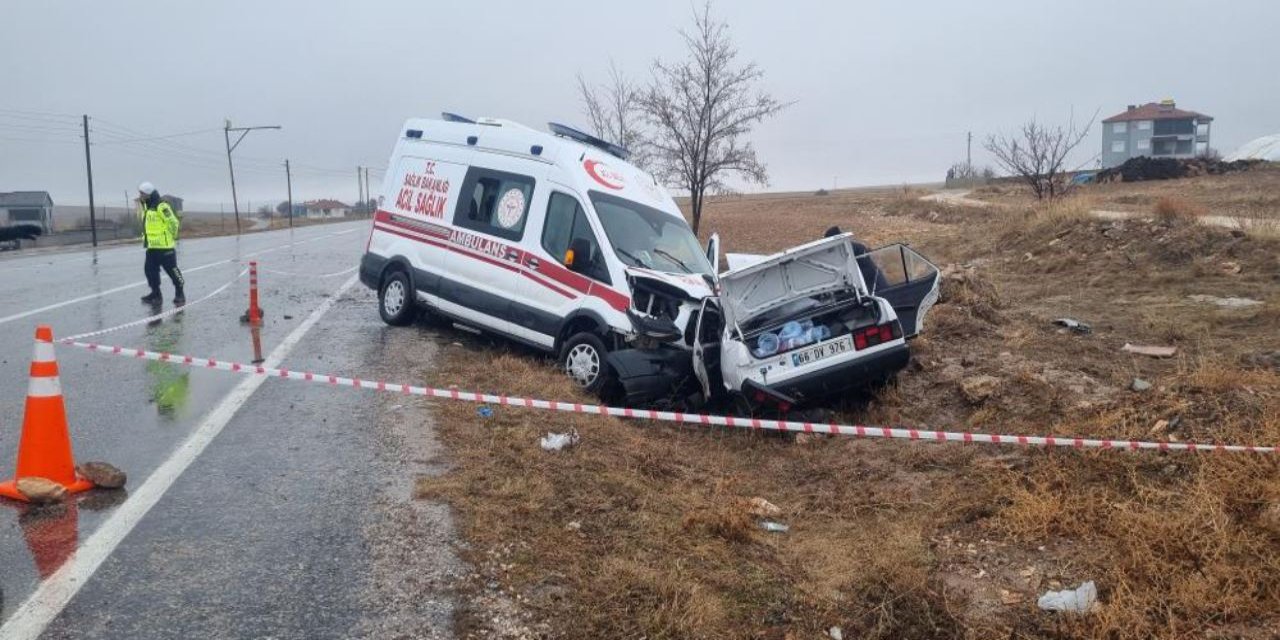 Ambulansla araç çarpıştı: 1 ölü, 1 yaralı