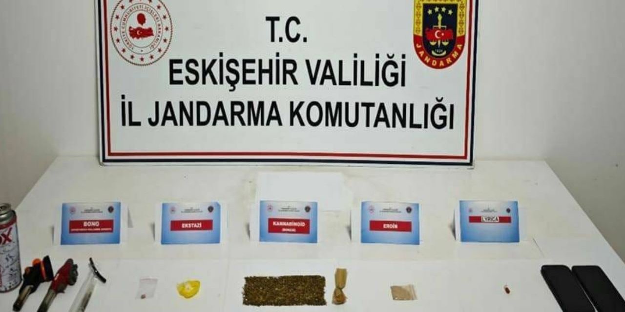 İstanbul'dan Eskişehir'e Uyuşturucu Taşıyan Şahıslar Tutuklandı