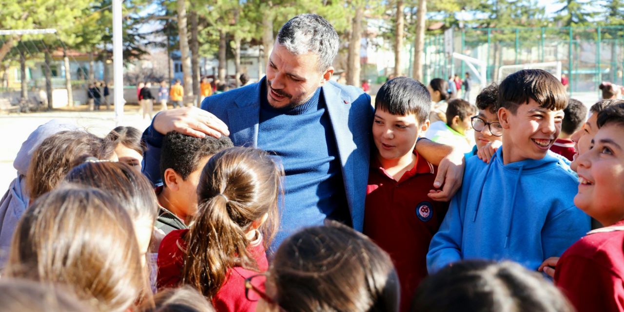Başkan Apil çocuklarla buluştu