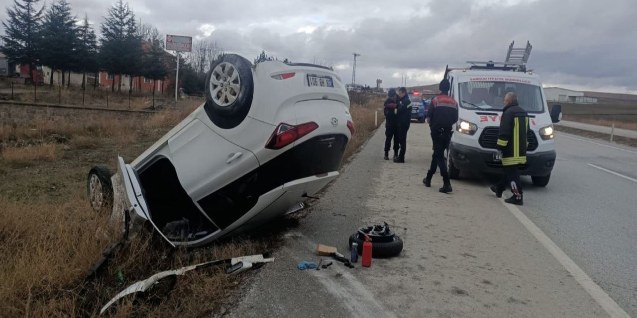 Yozgat’ta ters dönerek kaza yapan araçta 2 yaralı