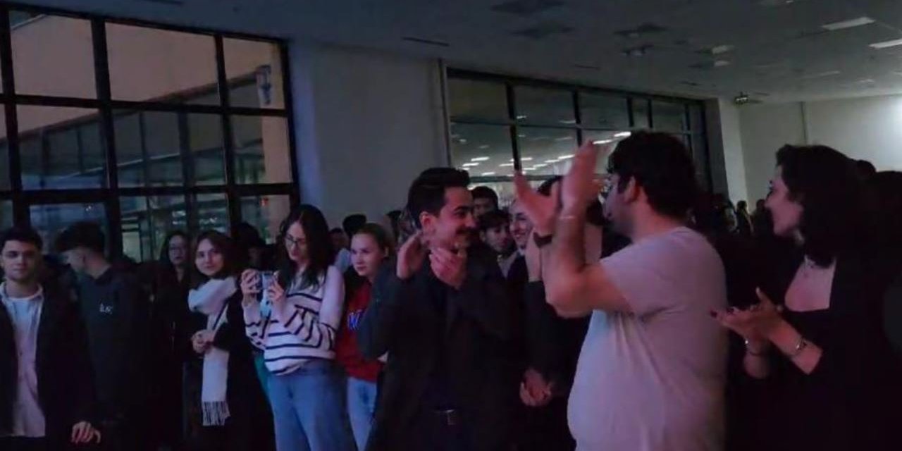 Üniversiteli gençler sınav stresini şenlikte giderdi