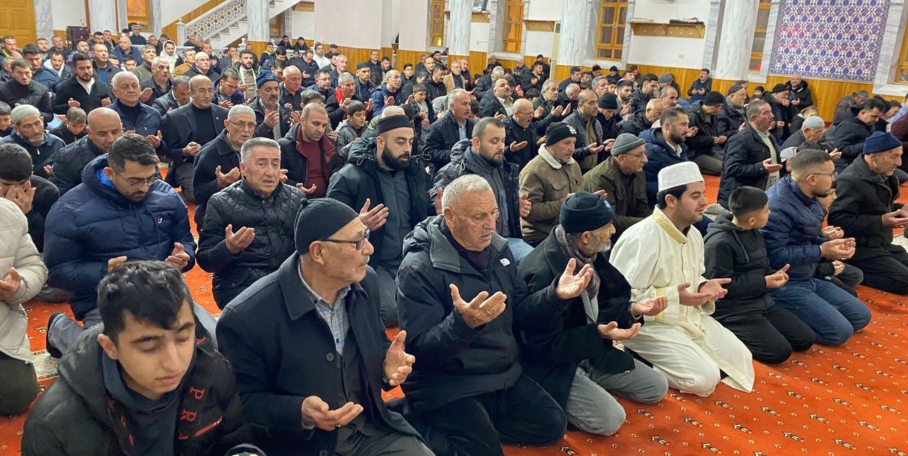 Kulu’da Regaib Kandili coşkusu: Camiler dolup taştı