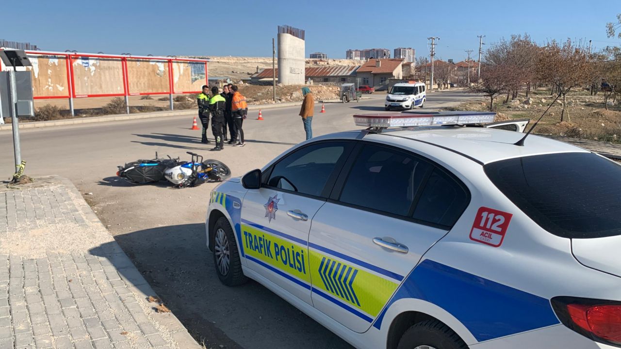Karaman’da motosiklet ile ticari araç çarpıştı: 1 ölü, 1 yaralı