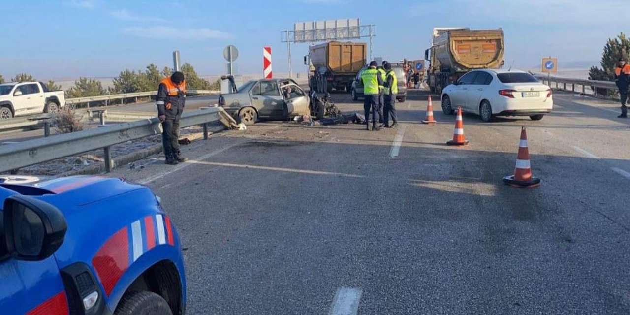 Ters yönde feci kaza: 1 ölü, 1 yaralı