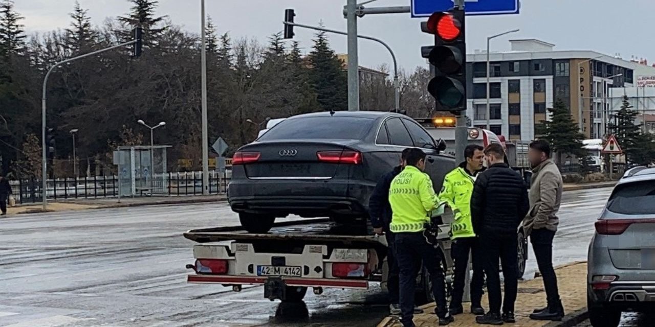 Jandarmadan kaçan plakasız araç kısa sürede yakalandı