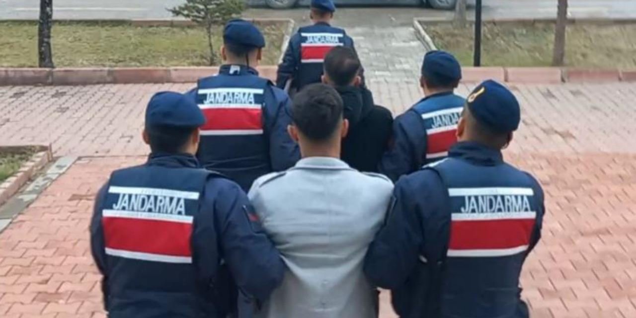 Çekyat altında uyuşturucu hap baskını
