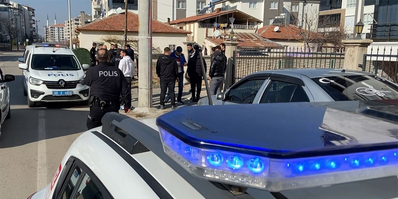 Aksaray'da polisi peşinden sürükleyen kovalamaca kamerada