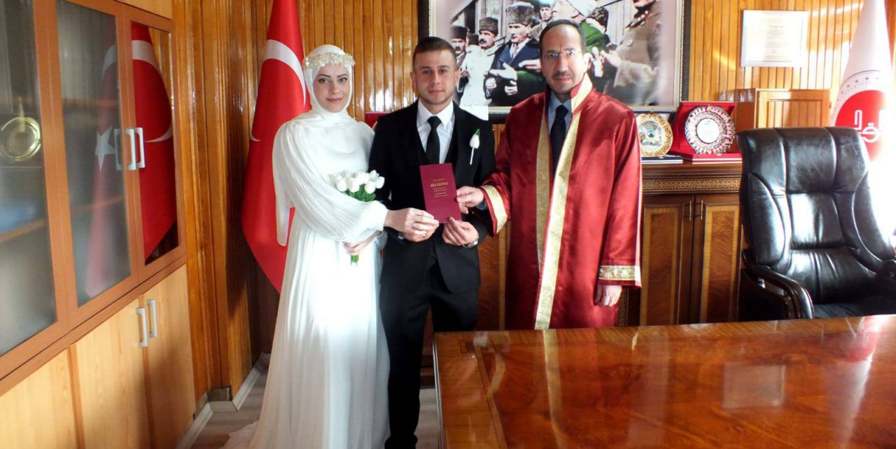 Müftülükler resmi nikah kıymaya devam ediyor
