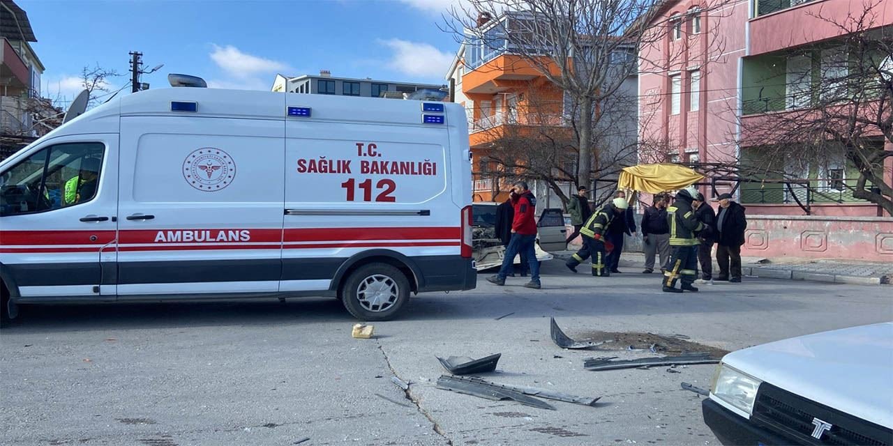 Araç ve minibüs çarpıştı: 1 kişi yaralı