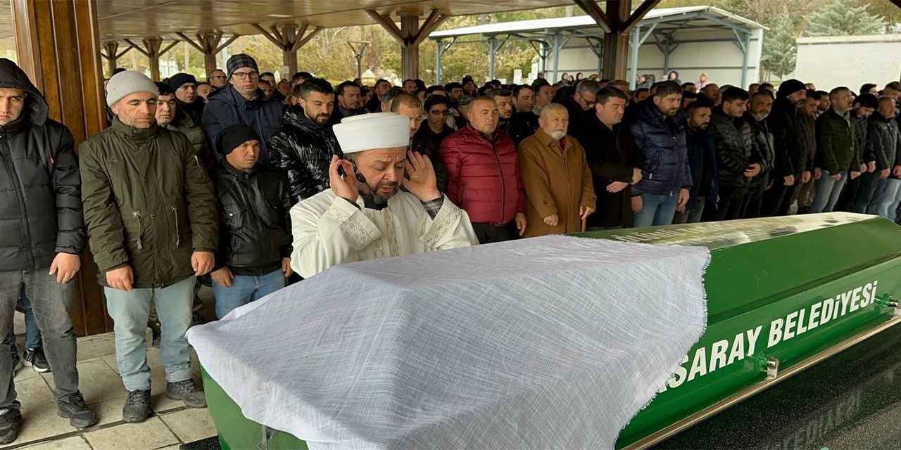 Yangında ölen 3 yaşındaki Ecrin'e yürekleri burkan veda