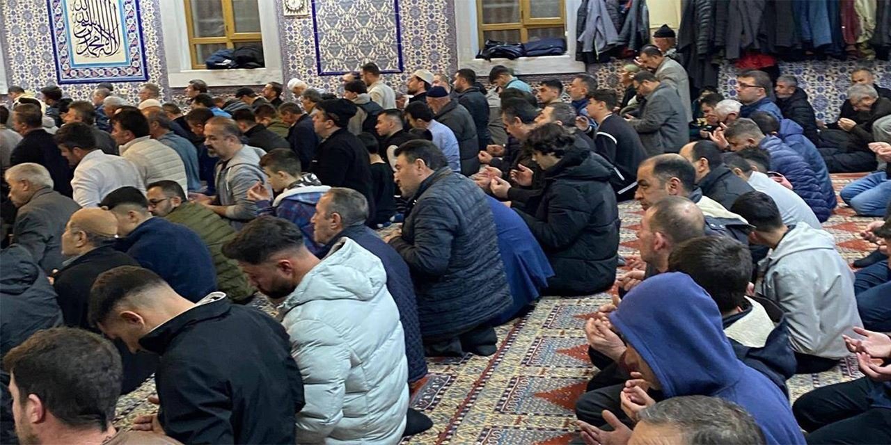 Karapınar’da Miraç Kandili coşkusu: Camiler doldu