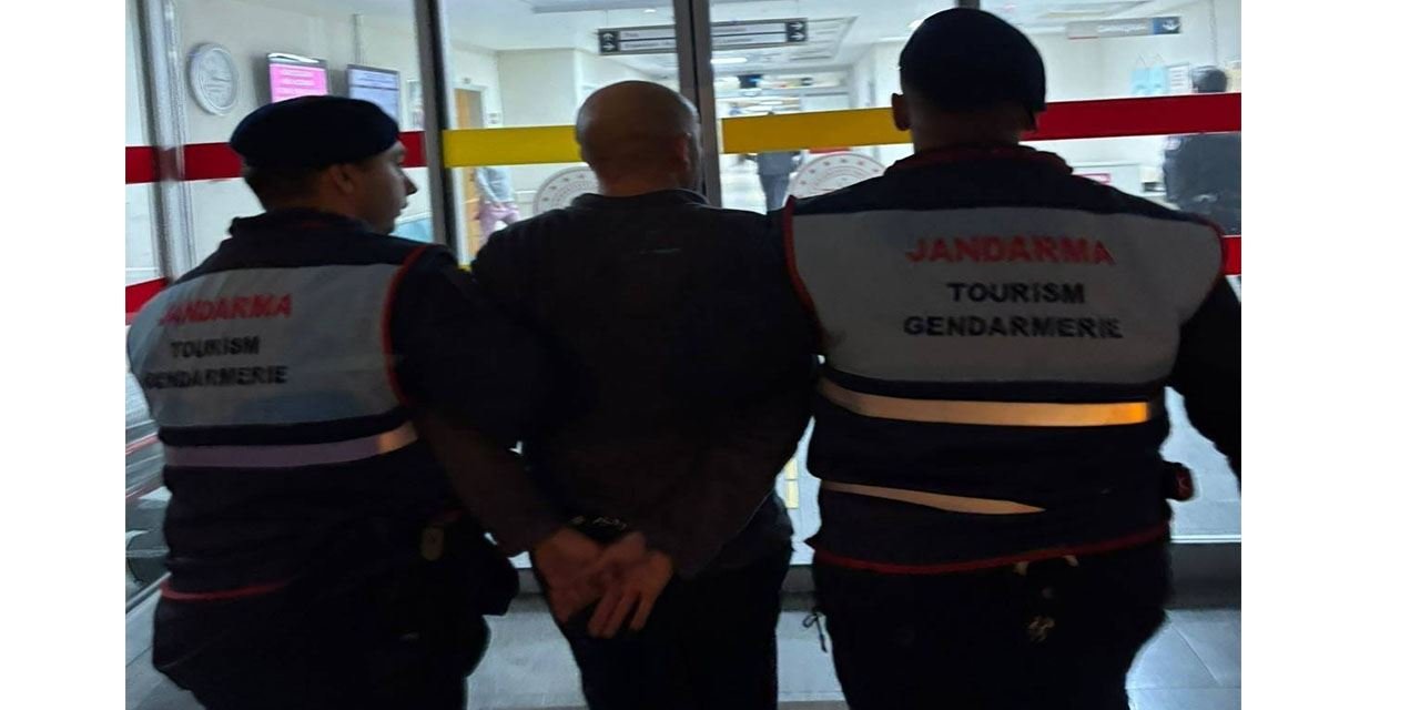 Eşine satırla saldıran adam, dehşet saçtı