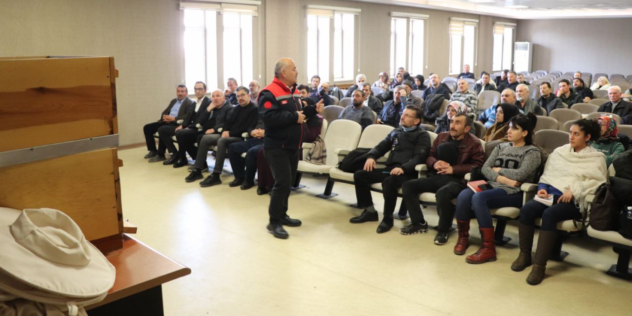 Sivas'ta 113 kursiyer arıcılık eğitimi alıyor