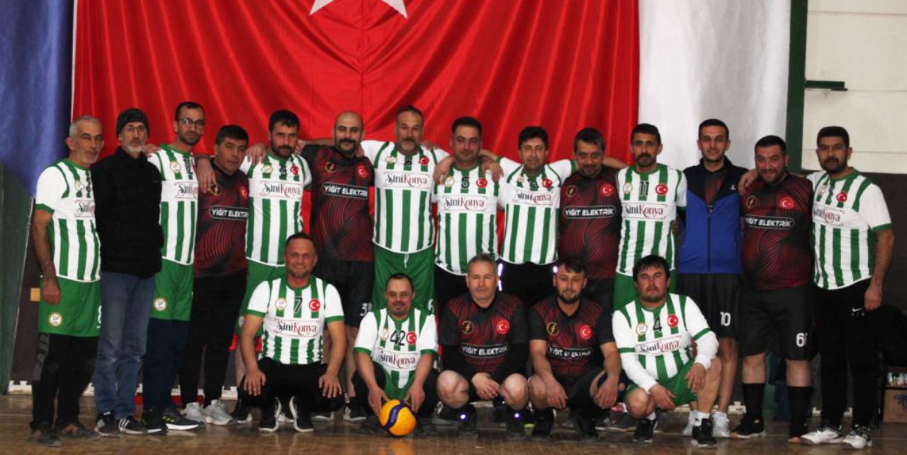Voleybol turnuvasında dostluk rüzgarları esti