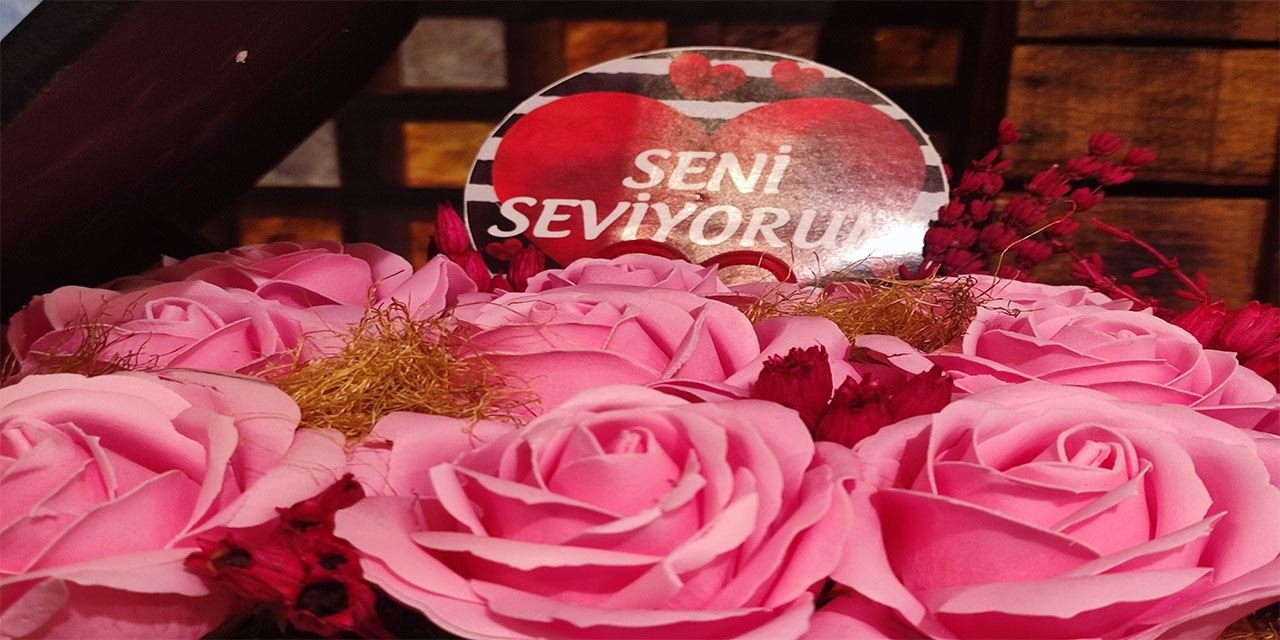 Çiçeklere yoğun ilgi! Sevgililer günü rekoru kırılıyor