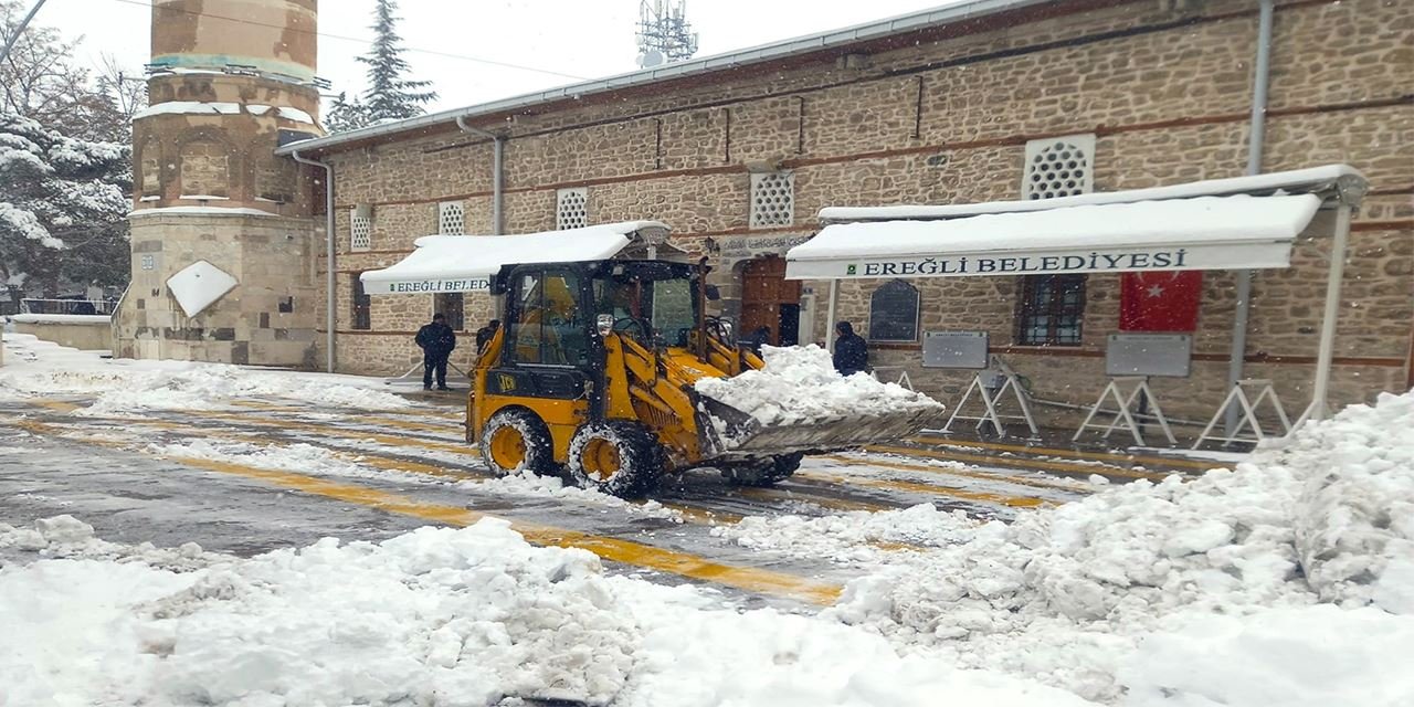 Ereğli Belediyesi kış şartlarında kesintisiz çalışıyor