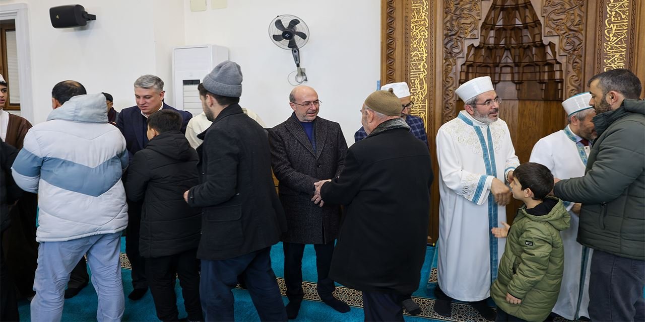 Başkan Pekyatırmacı, Berat Kandili’nde vatandaşlarla bir aradaydı