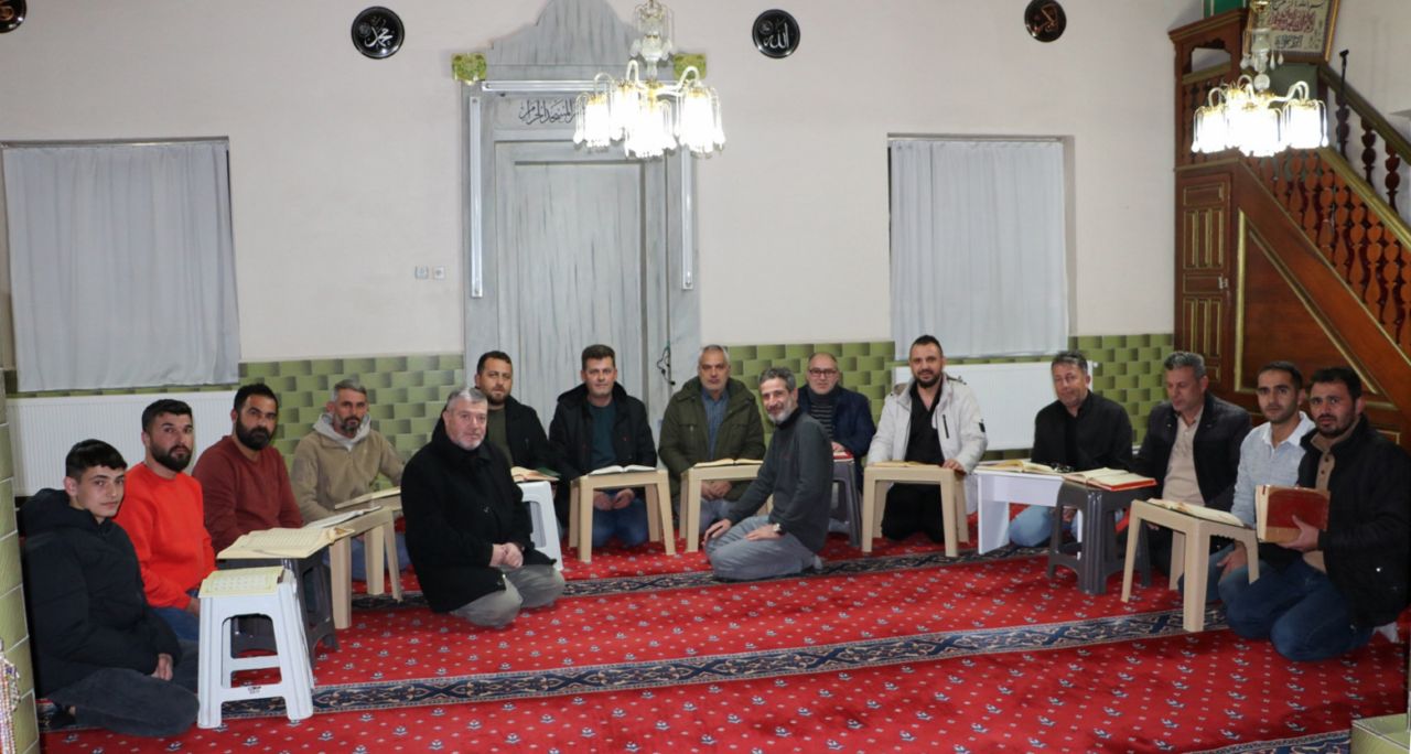 Ladik’te yetişkinlere Kuran-ı Kerim eğitimi veriliyor