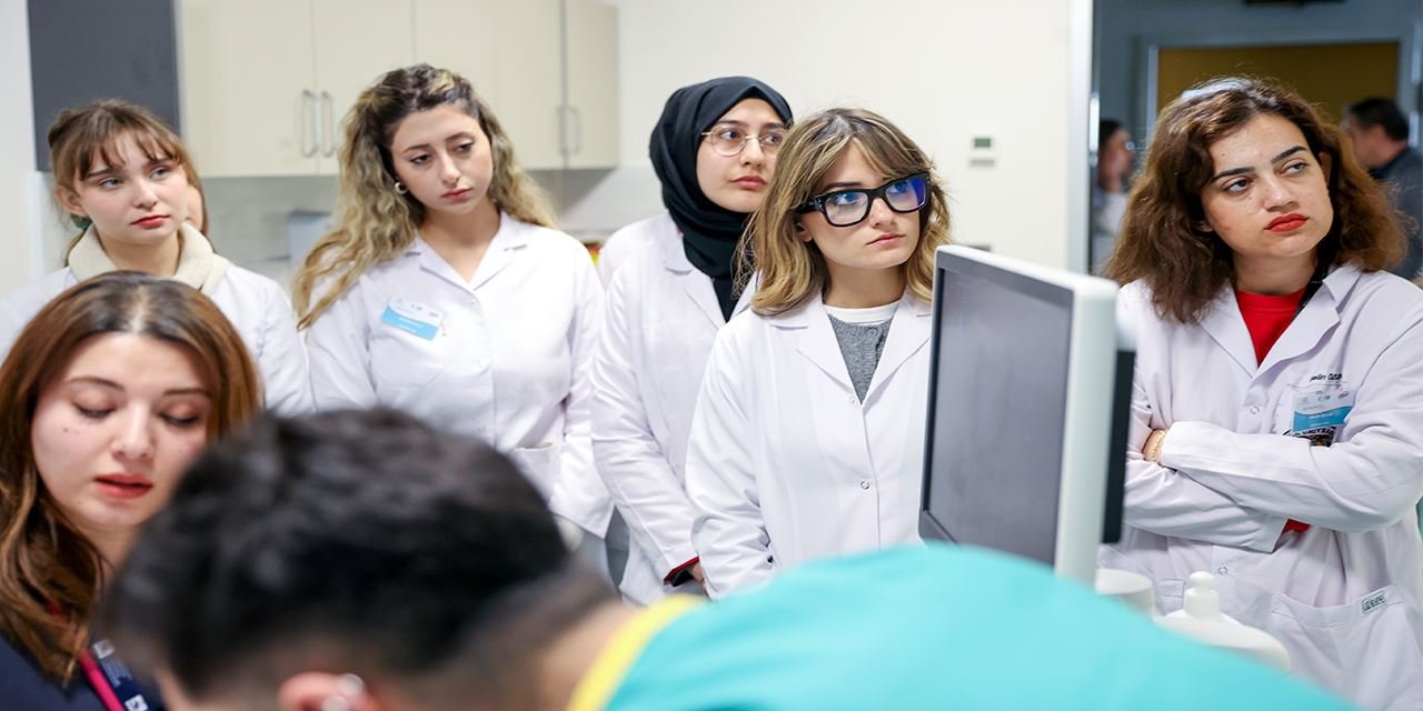 Bu hastane öğrencilere vaka zenginliğiyle katkıda bulunuyor