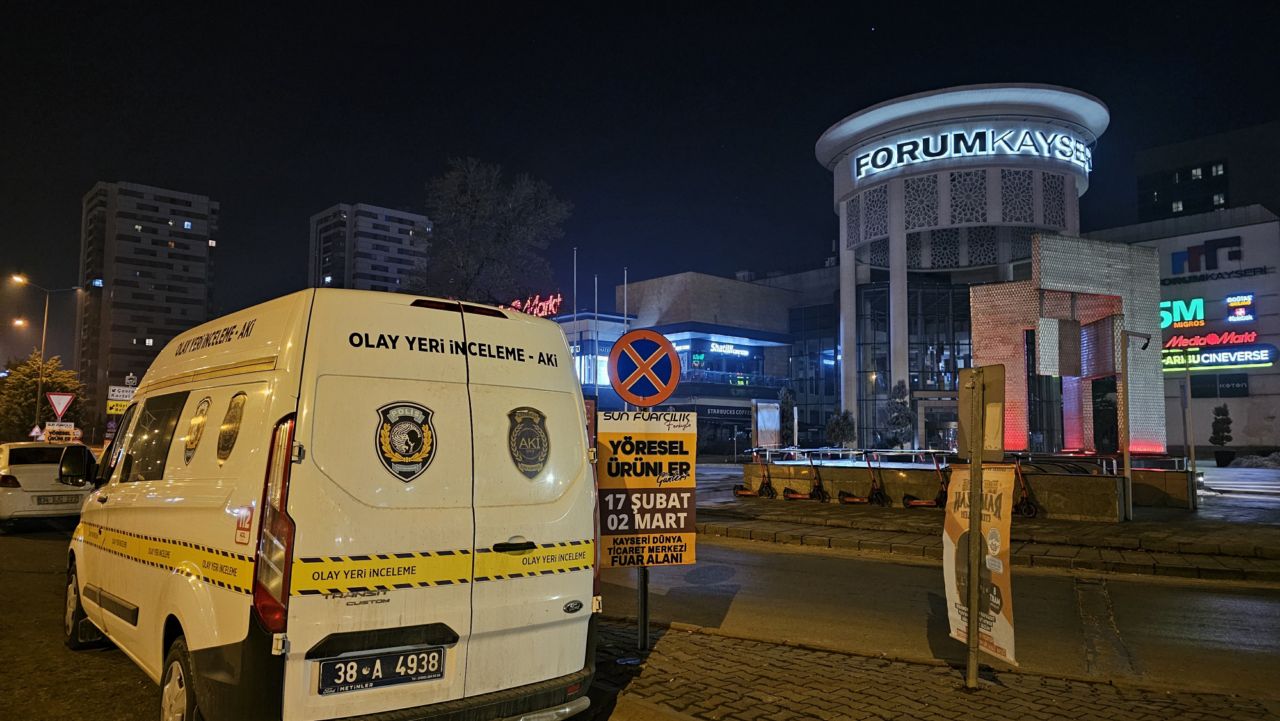 Forum AVM’de bıçaklı saldırı: Anne ve 2 kızı yaralandı