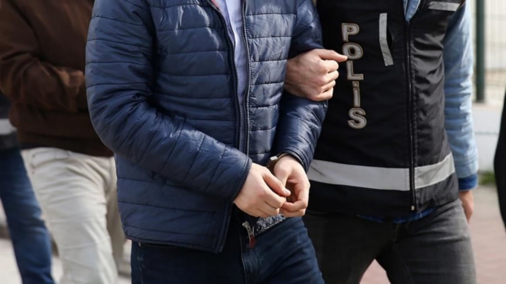 Dikiz aynasında uyuşturucu!