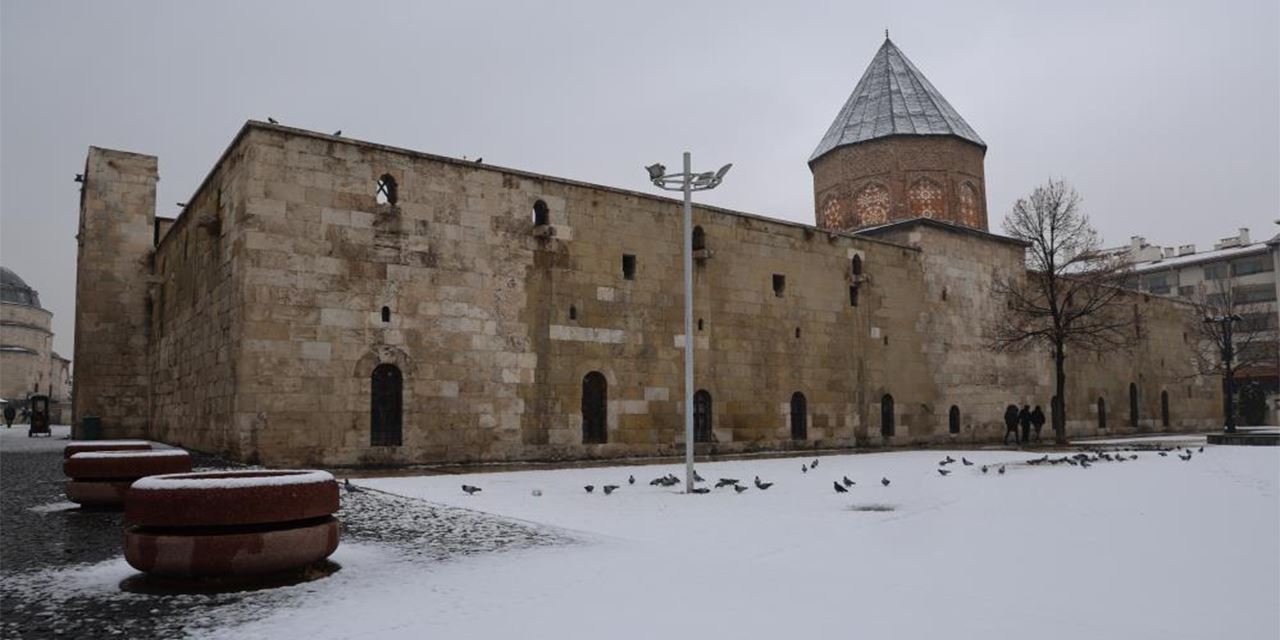 Atasözü gerçek oldu: Doğa kartpostallık bir güzelliğe büründü