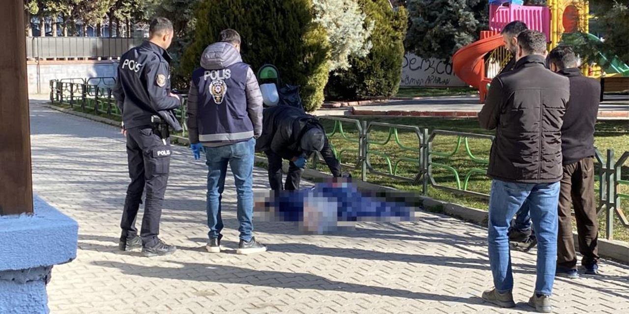 Sokakta terkedilmiş erkek cesedi şoku