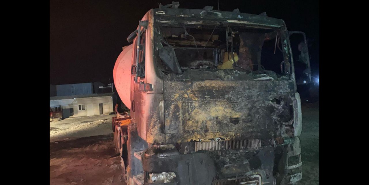 Sarayönü'nde yangında beton mikseri alevlere teslim oldu