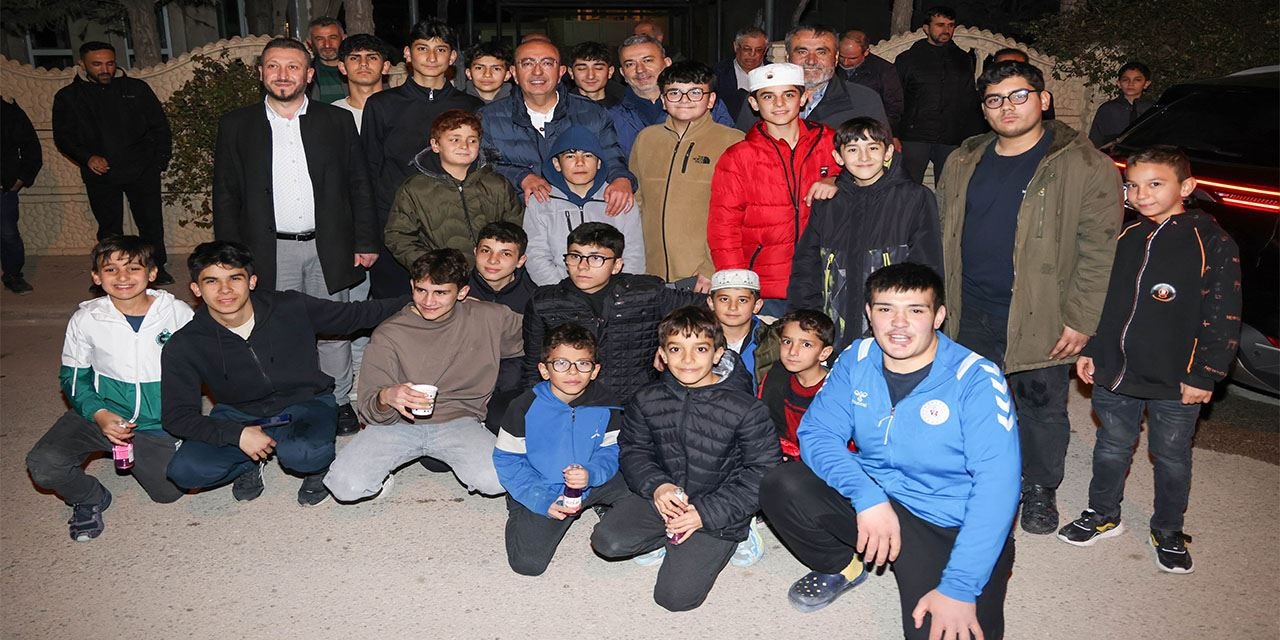 Başkan Kavuş'tan, Alpaslan Mahallesi'ne Ramazan ziyareti