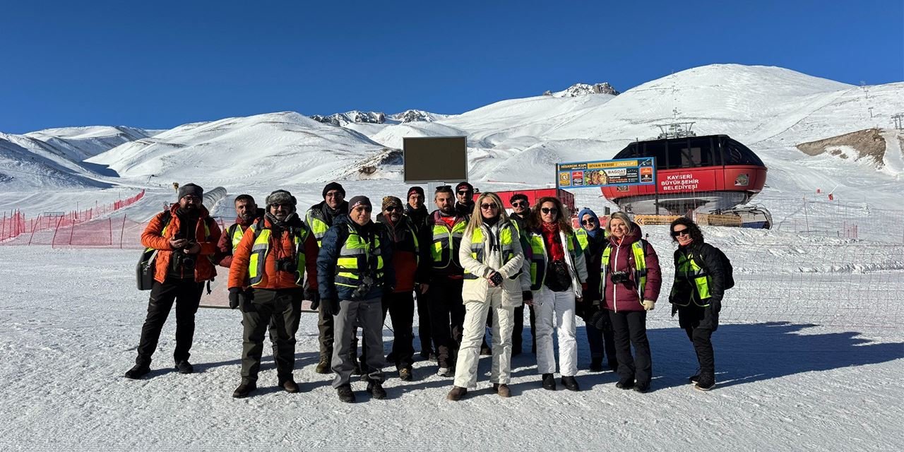 Erciyes'in zirvesinde doğa ile bütünleşen foto safari
