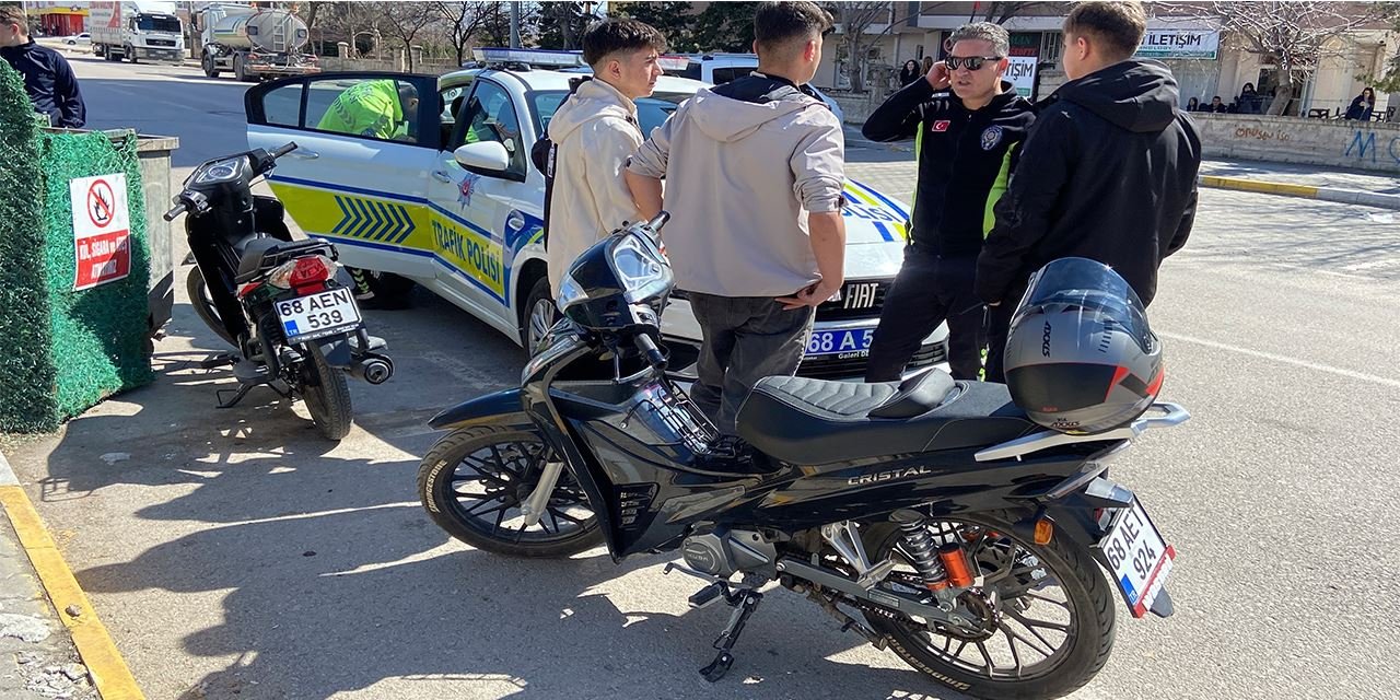 Aksaray'da polis, motosikletlerin peşine düştü