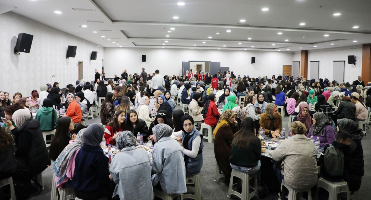 Karatay Gençlik Meclisi öğrencileri iftarda buluşturdu