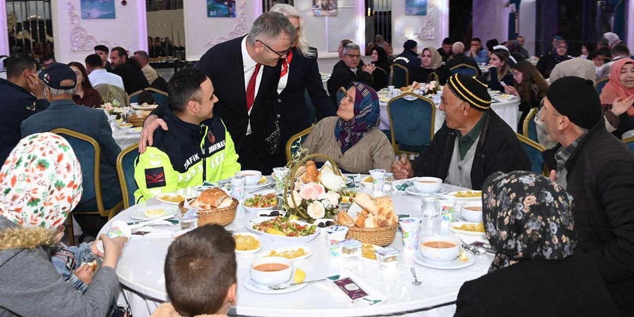 Başkan Ustaoğlu, kahramanlar ile iftar sofrasında