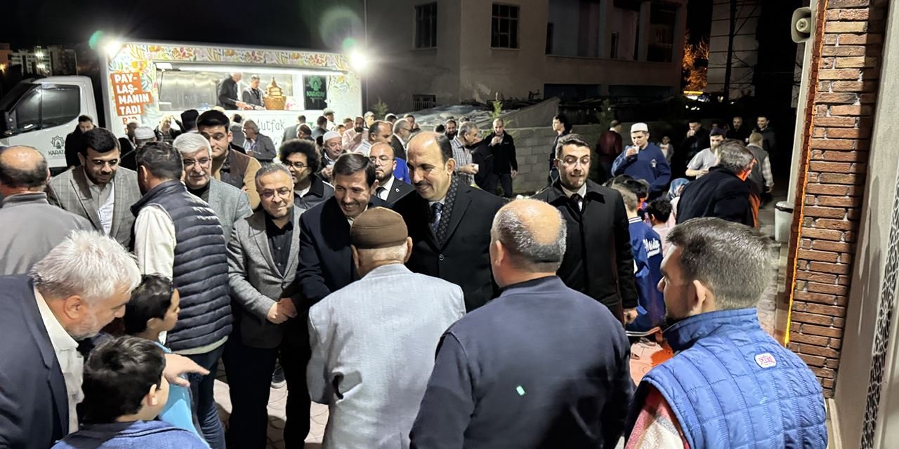 Başkanlar teravihte Çimenlik Mahallesi’nde vatandaşlarla buluştu