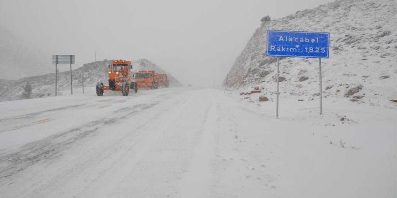 Alacabel’de hummalı kar mesaisi!