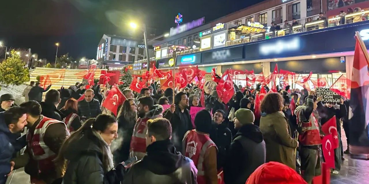 Konya'da öğrenci mahallesinde Ekrem İmamoğlu yürüyüşü