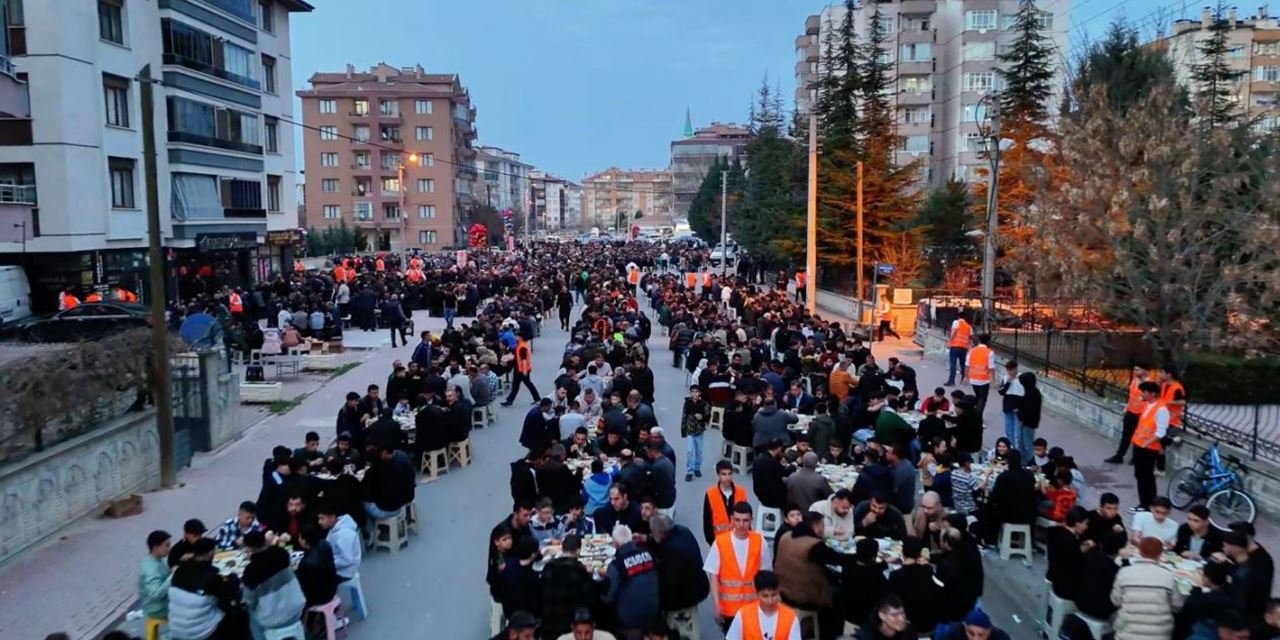 Konya'da 6 kardeş, 16 yıldır iftarda mahalleyi buluşturuyor